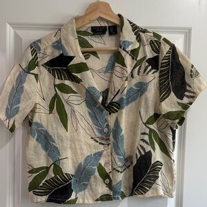 Tahari Natural Linen Crop button up Top with Leaf Pattern